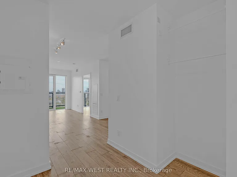 159 Wellesley St E #2006 — Photo 16