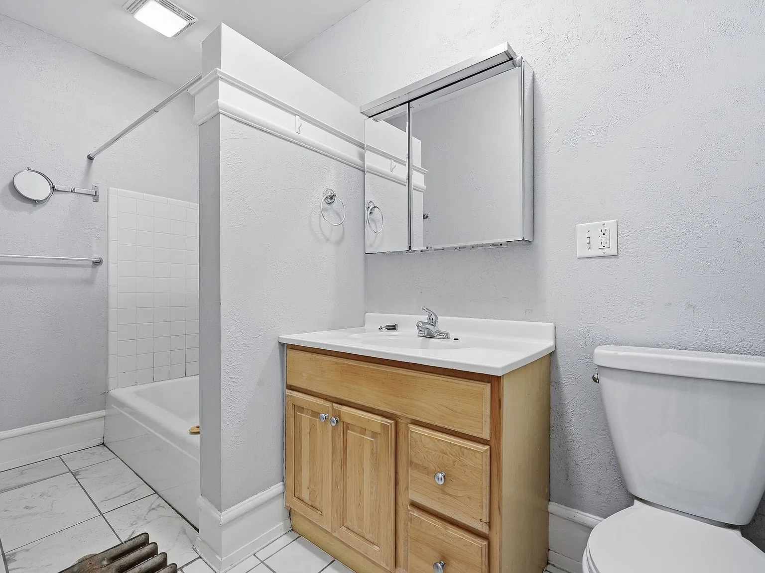 1899 Selby Avenue — Photo 4