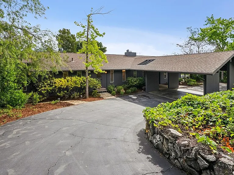 25845 Springhill Dr — Photo 8