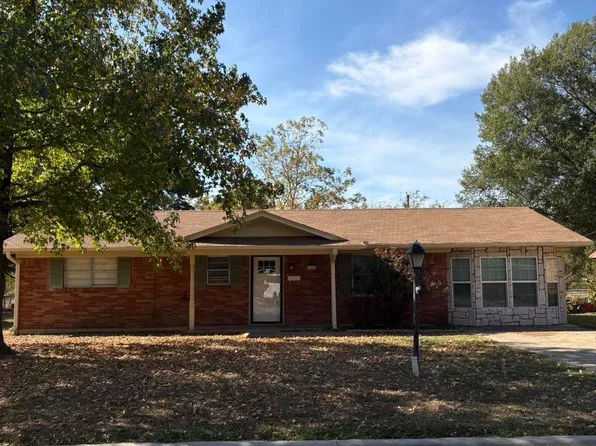 240 31st St SW, Paris, TX 75460