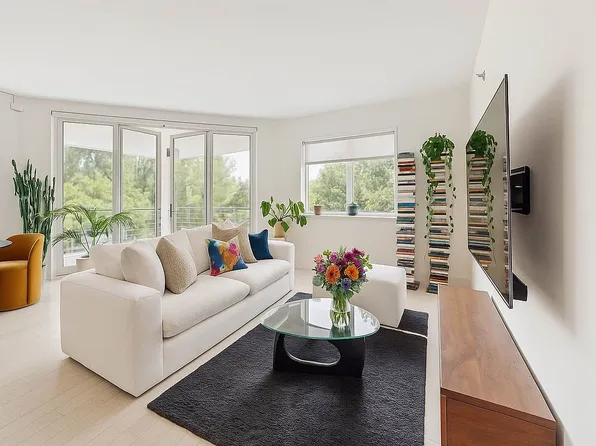 100 Maspeth Ave APT 5C, Brooklyn, NY 11211