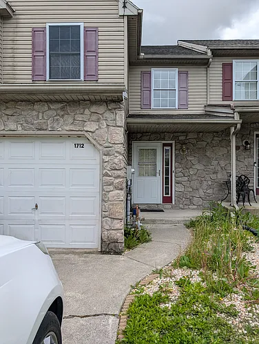 1712 Brookstone Dr Photo 1