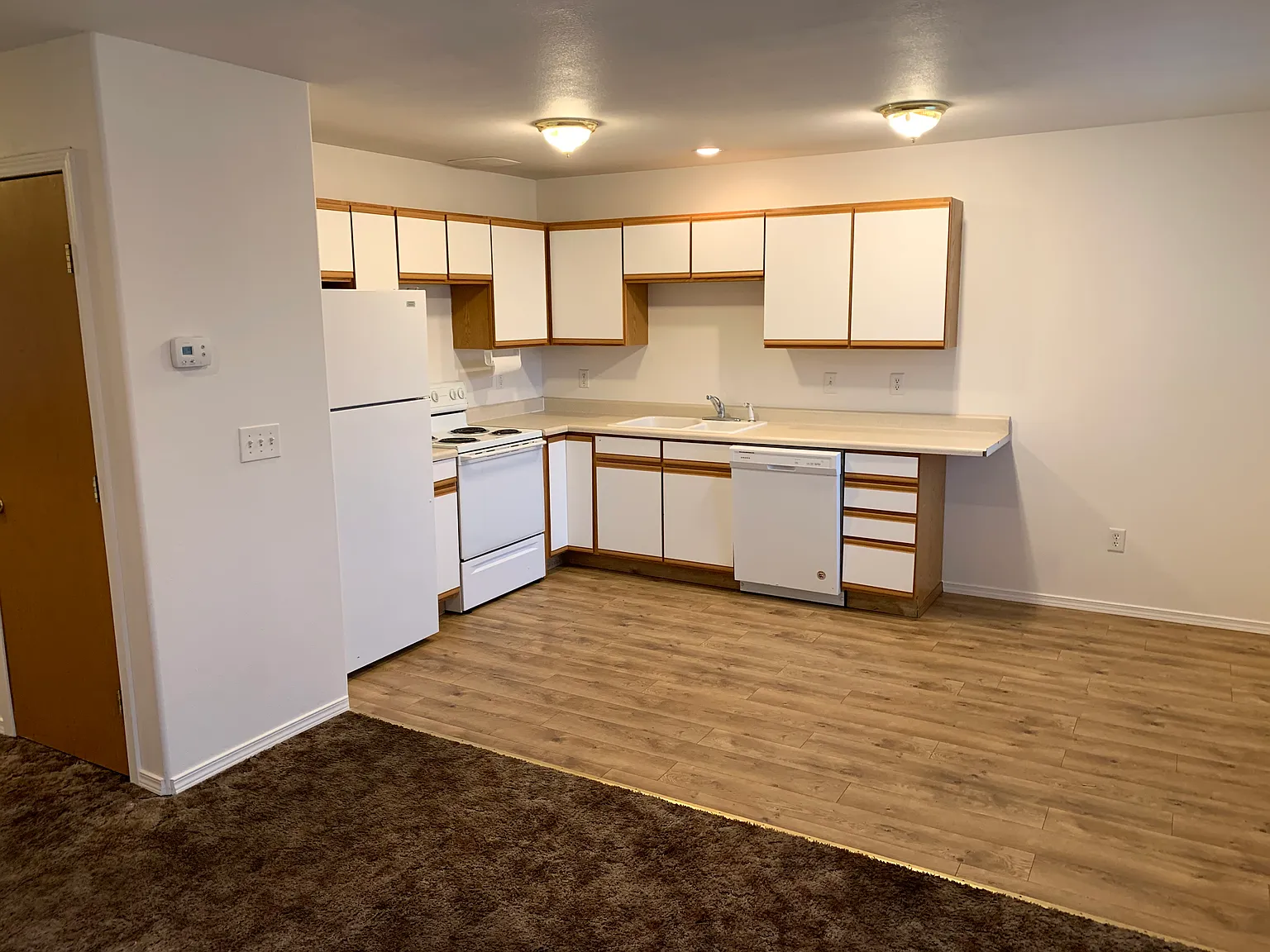 3 bed, 2.5 bath, $1,500 — Photo 2