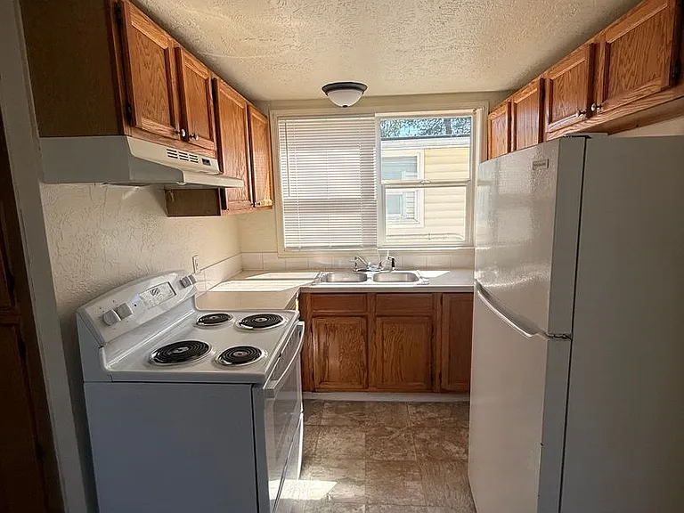 240 Baltimore St — Photo 7