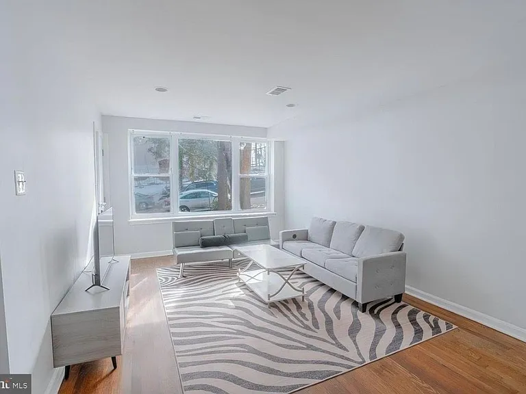 32 Varnum St NE — Photo 3