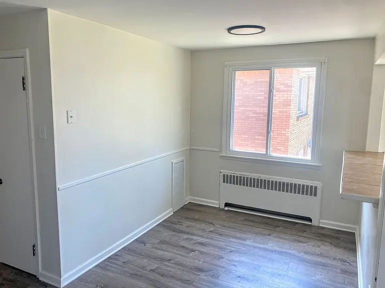 1530 Abbott Rd — Photo 4