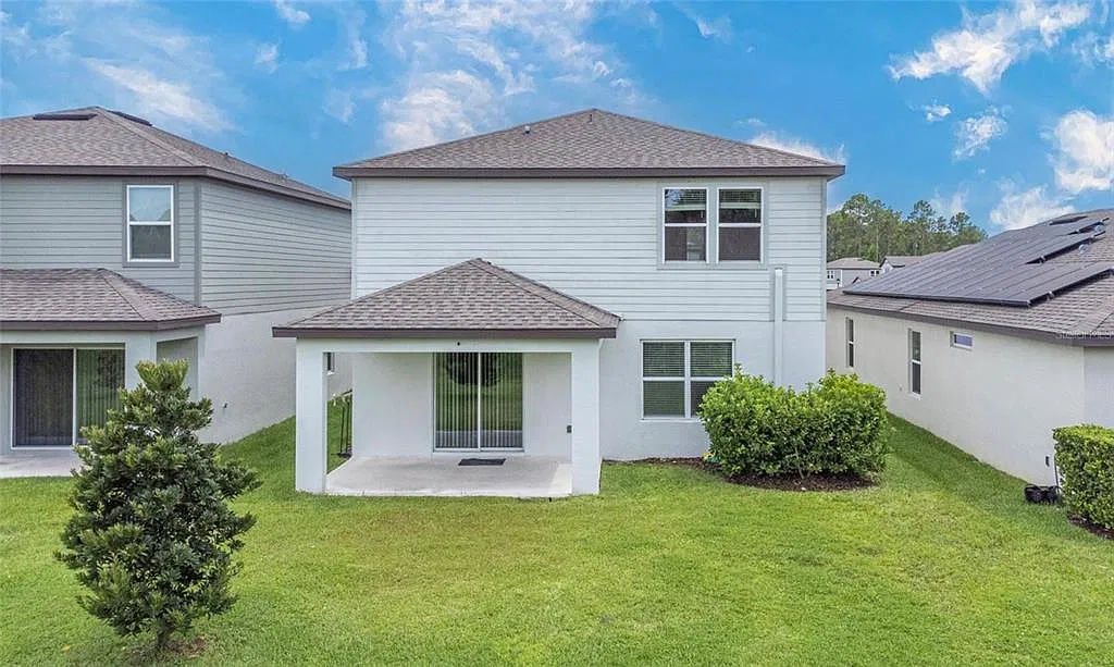 4 bed, 3.0 bath, 2203 sqft, $2,600 — Photo 3