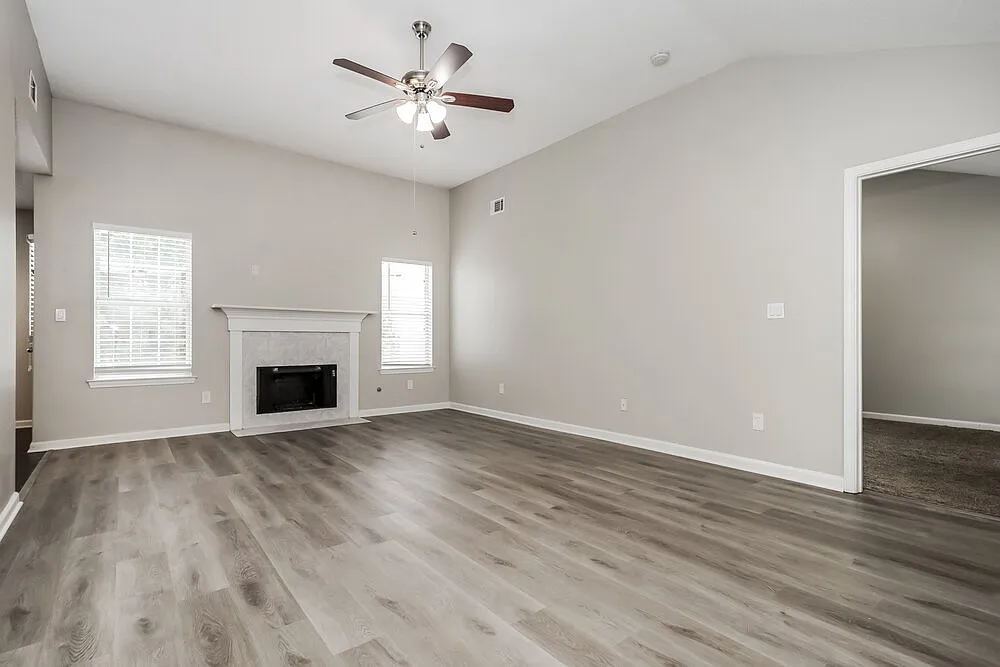 3 bed, 2.0 bath, 1283 sqft, $1,850 — Photo 3