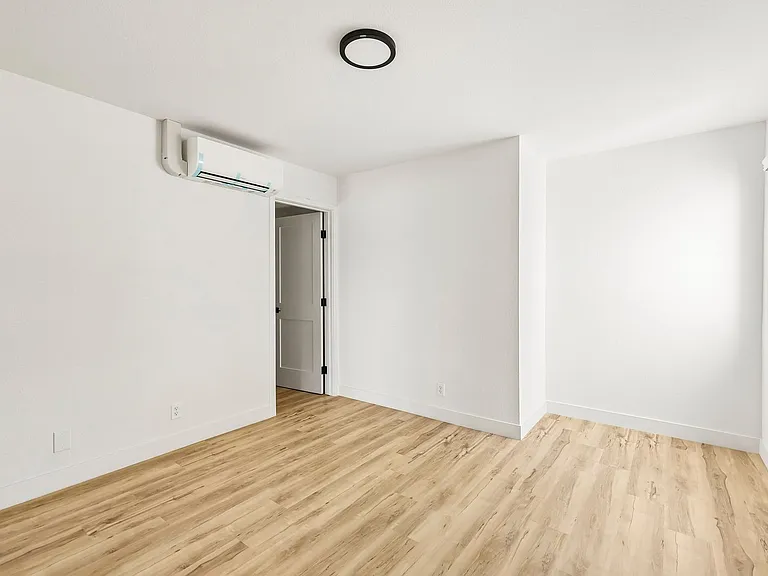 The Crest |NEWLY Renovated Studios, Lofts, 1, 2 & 3 Bedroom Homes Near the Beach — Photo 86