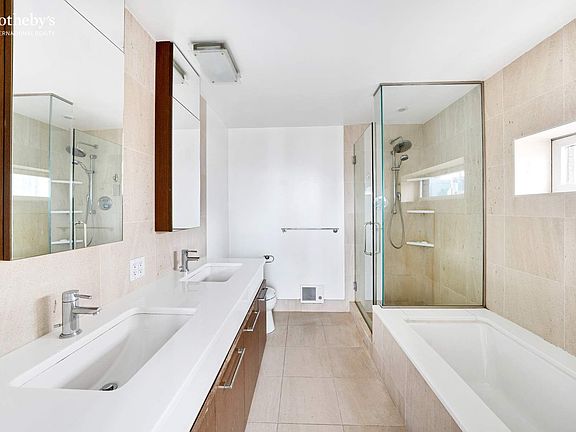 5th image of 39 E 29th St APT 30A