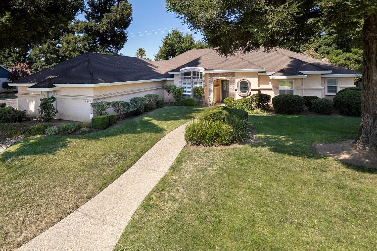 1610 Corsica Dr photo 1