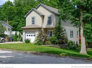 25 Oakwood Rd, Niantic, CT 06357