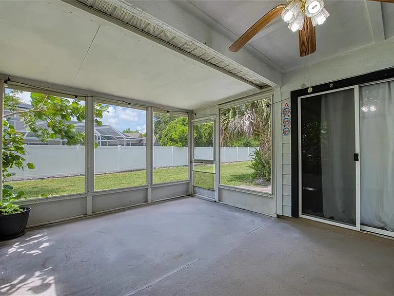 2390 Bentley Dr — Photo 39