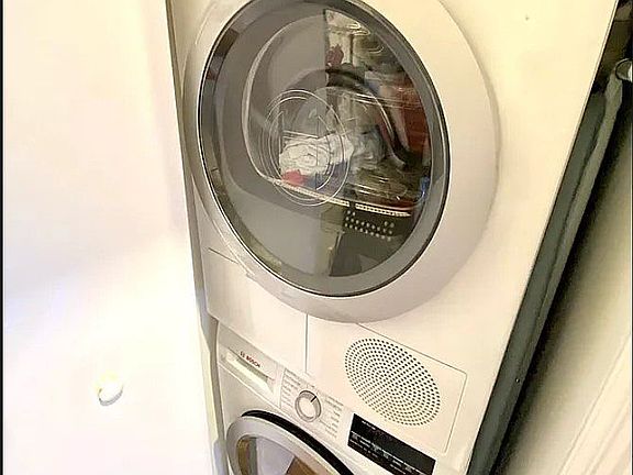 4th image of 243 E 39th St APT 3D