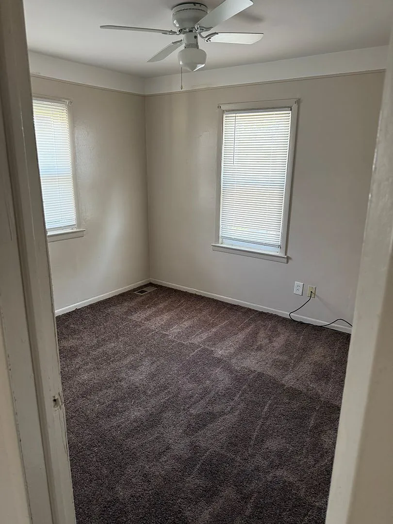 2 Bedroom SF Property with 2 car detached garage — Photo 4