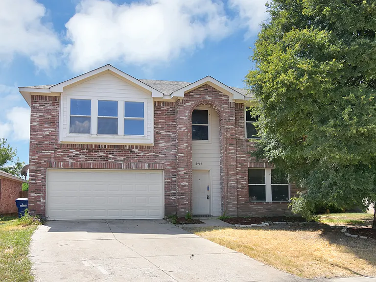 2905 Frontier Ln — Photo 1