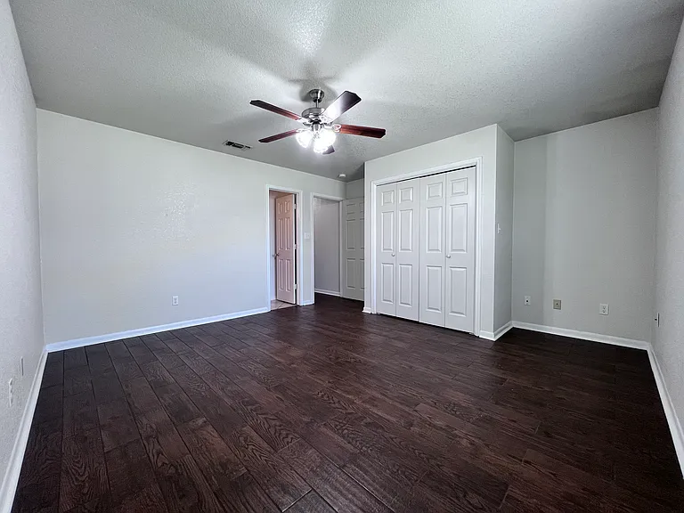 3800 Uvalde Dr #B — Photo 11