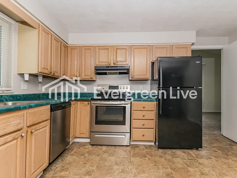 320 Blairwood Dr — Photo 8
