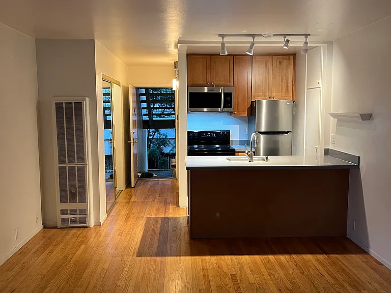 1223 Kearny St #2 — Photo 18
