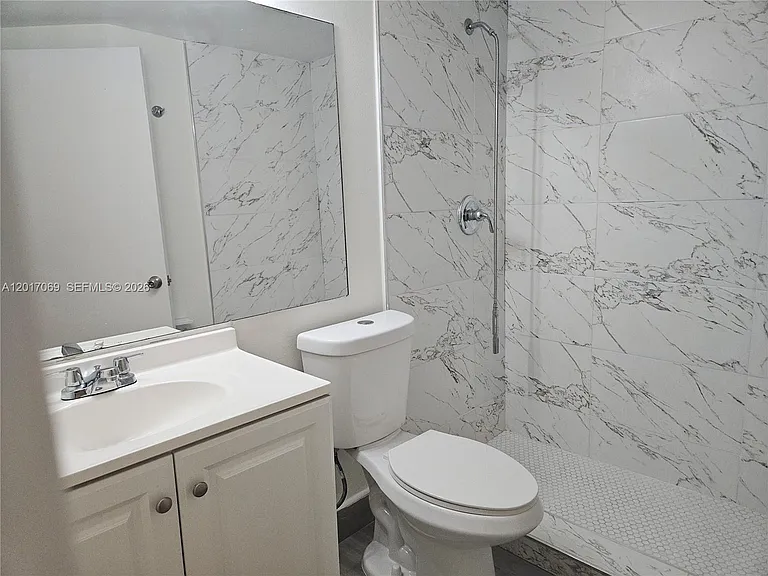 8290 Lake Dr #308 — Photo 9