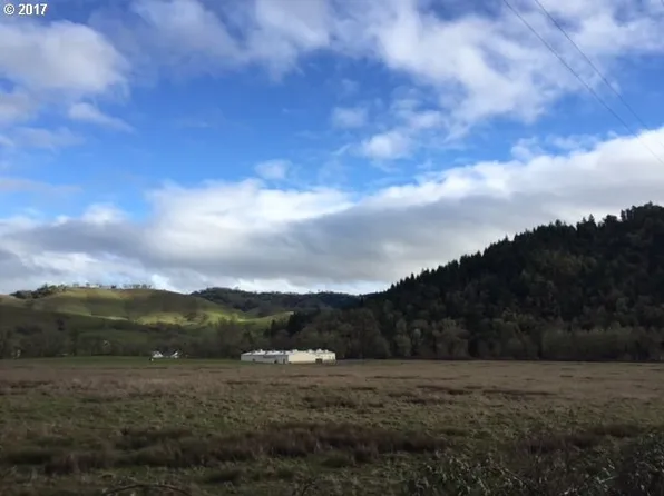 13579 N Umpqua Hwy, Roseburg, OR 97470