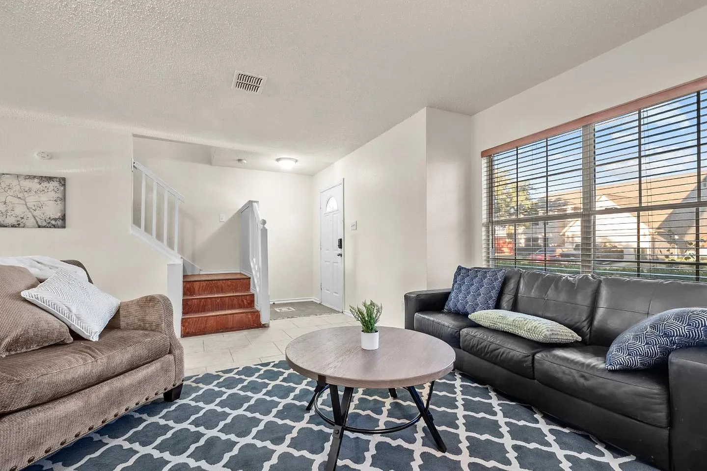 Stylish Arlington retreat minutes from Joe Pool Lake and shopping — Photo 4
