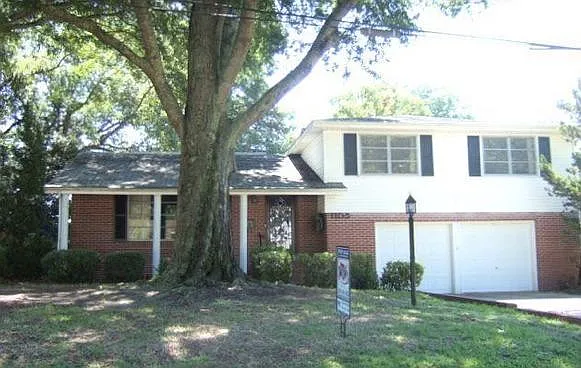 1105 Timber Ln