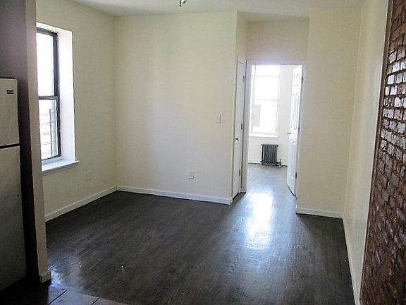 3rd image of 928 Myrtle Ave APT 26