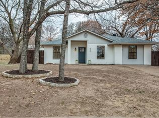 833 Red Oak Ct, Azle, TX 76020