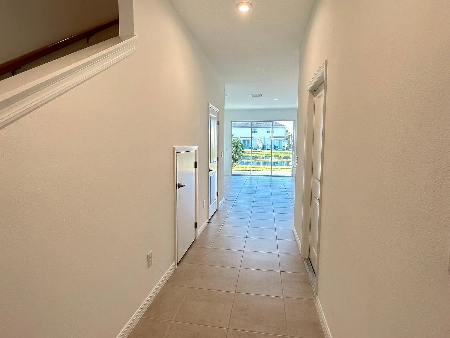 3 bed, 2.5 bath, 1373 sqft, $2,200 — Photo 2