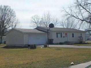 705 N Cavin St, Ligonier, IN 46767