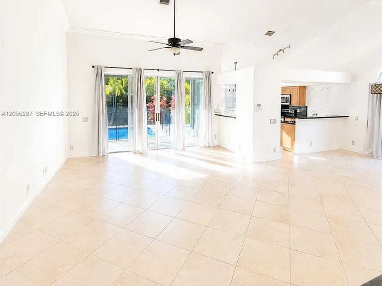 569 Spinnaker — Photo 7