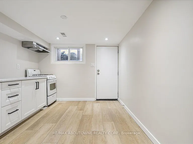 112 Claremont St #BASEMENT — Photo 3