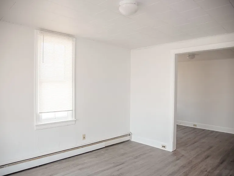 106 W Park St — Photo 3