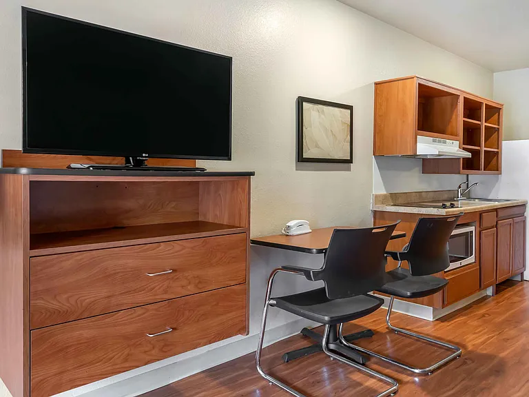 Studio Suite - 1 Queen Bed