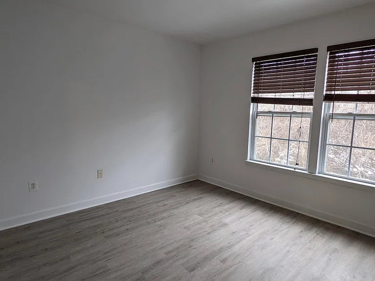 829 Gallows Ct — Photo 15