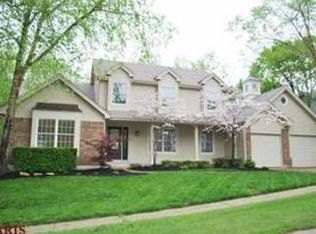 566 McBride Pointe Dr, Ballwin, MO 63011