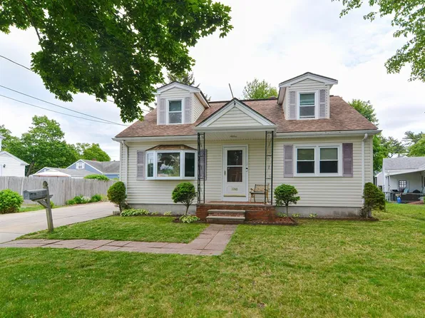1068 Beckett St, New Bedford, MA 02745