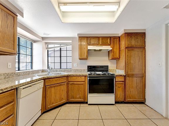 5th image of 2448 Charteroak St