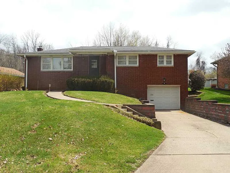 1551 Oneida Dr photo 1