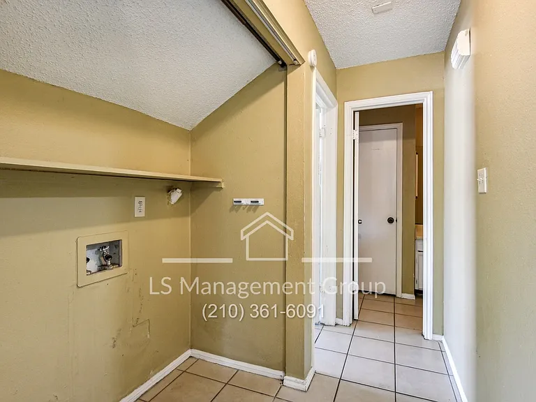 6702 Windsor Holw — Photo 13