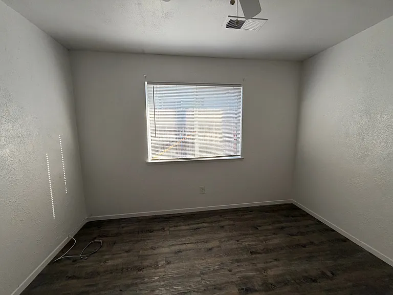 665 S Coalinga St — Photo 15