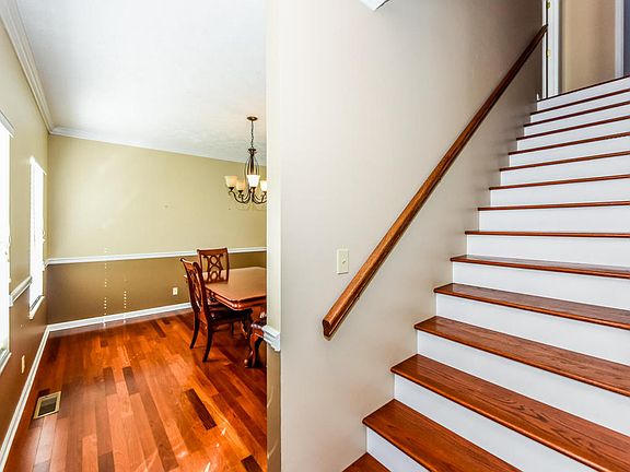 5th image of 1405 Pheasants Glen Dr