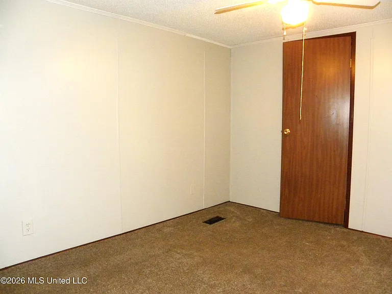 18265 Robin Oaks Dr — Photo 28