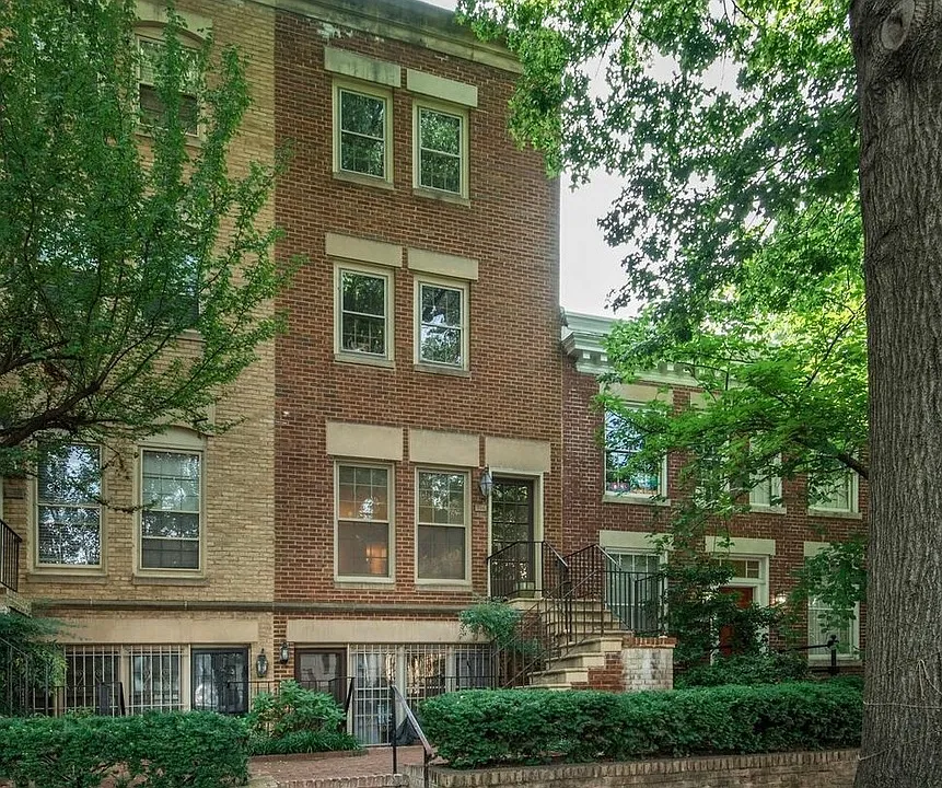 226 3rd St NE