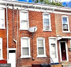 1st image of 711 E 6th St