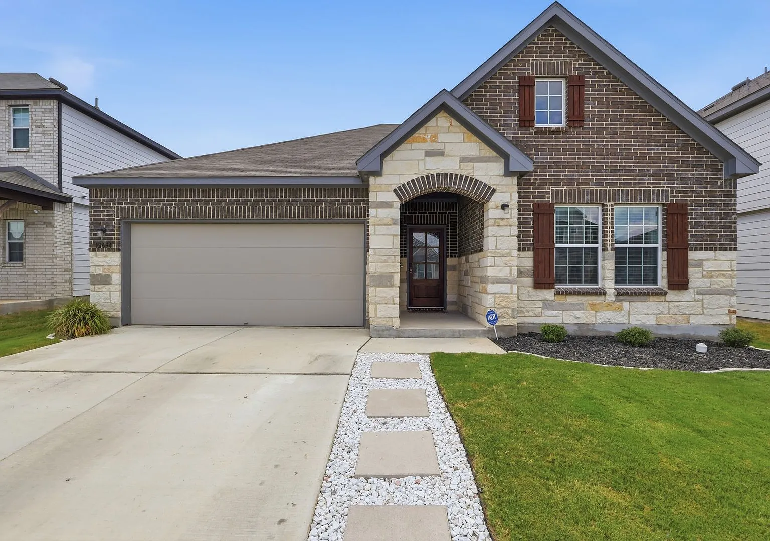 Modern 3BR + Office Near Lackland A.F.B. — Photo 1