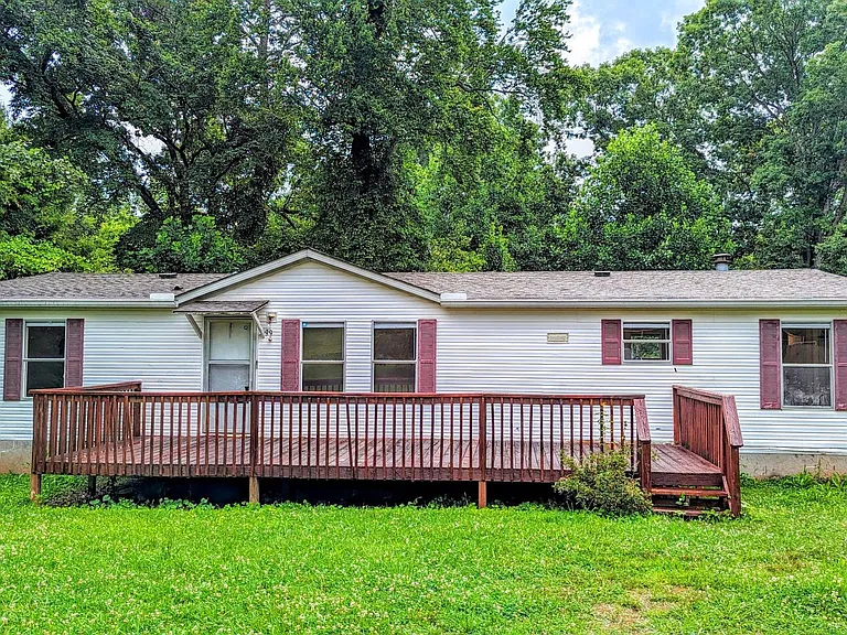 99 Center Grove Dr — Photo 2