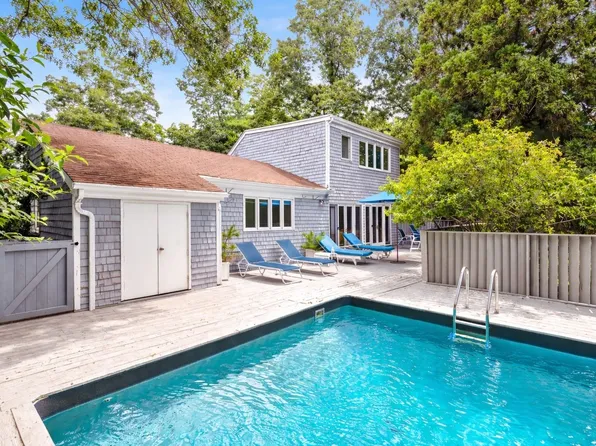 61 Edwards Hole Rd, East Hampton, NY 11937