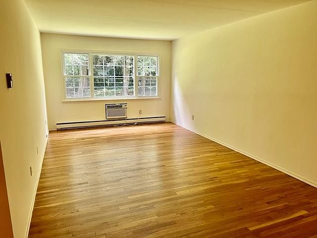1st image of 27 School St